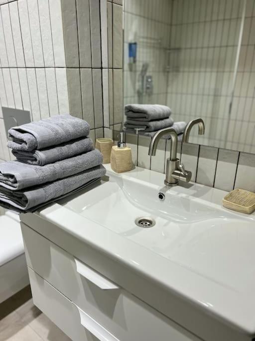 2 Bedroom On Ismail Corner Stefan Cel Mare, New Apartment, Chisinau Center! المظهر الخارجي الصورة